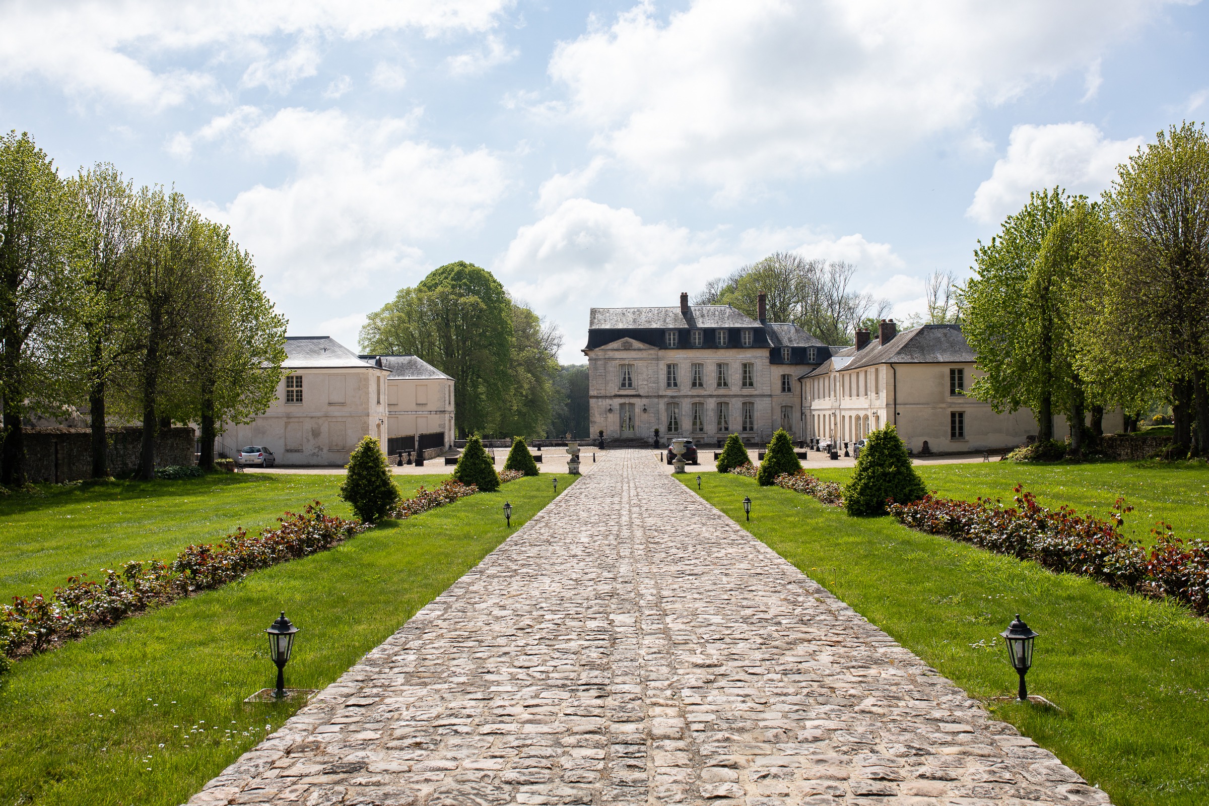location de décoration-mariage printanier - Chateau Maudetour- domaine des tilleuls