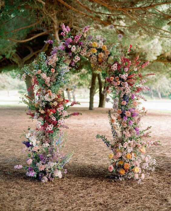 arche de cérémonie florale et coloré style champêtre