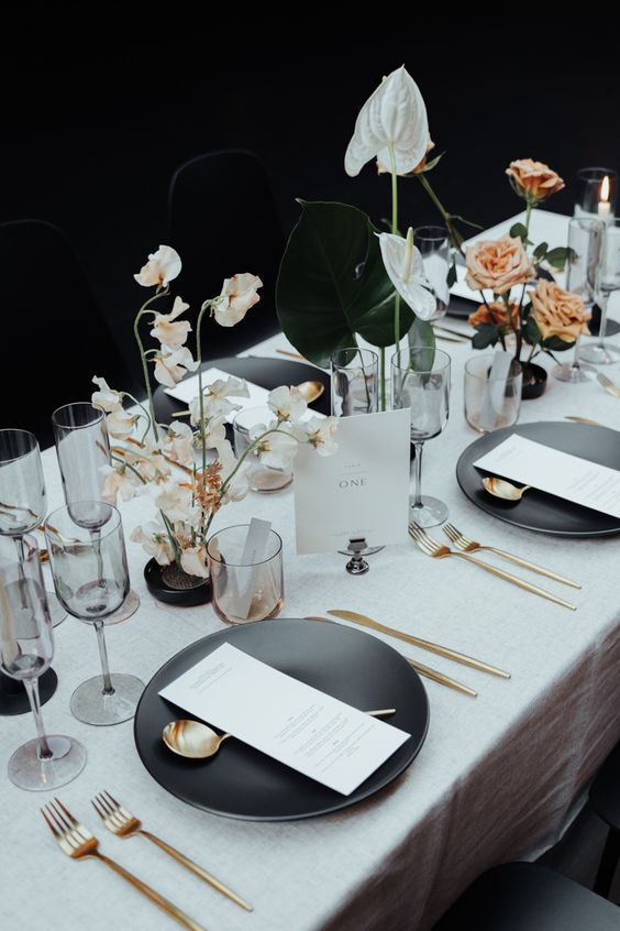 deco table mariage chic noir, blanc et doré