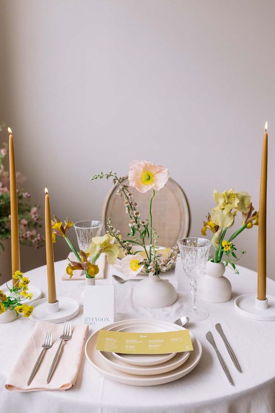 décoration de table de mariage élégant et chic jaune et blanc