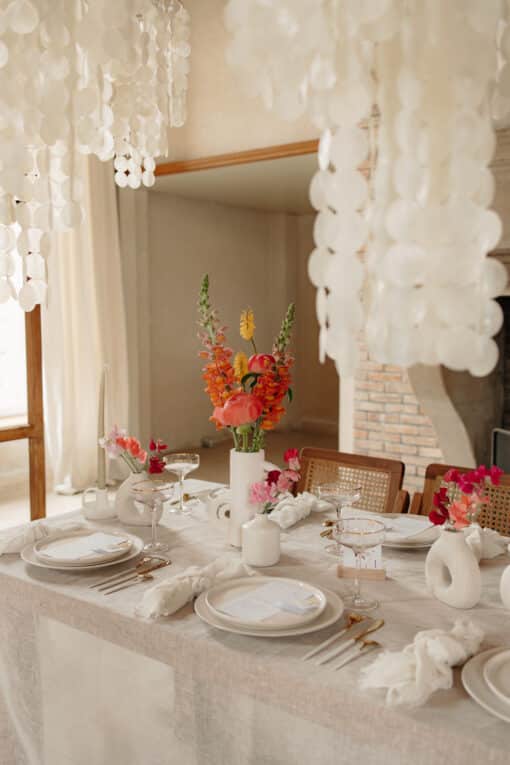 location décoration de table pour un mariage chic et blanc