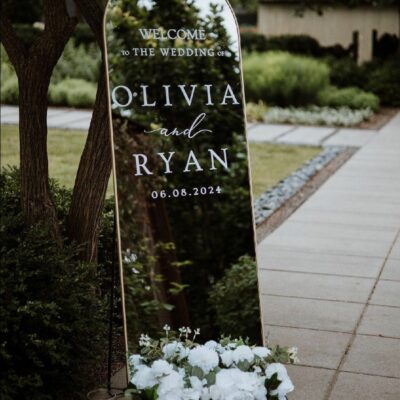 panneau de bienvenue mariage - grand miroir doré sur pied psyché