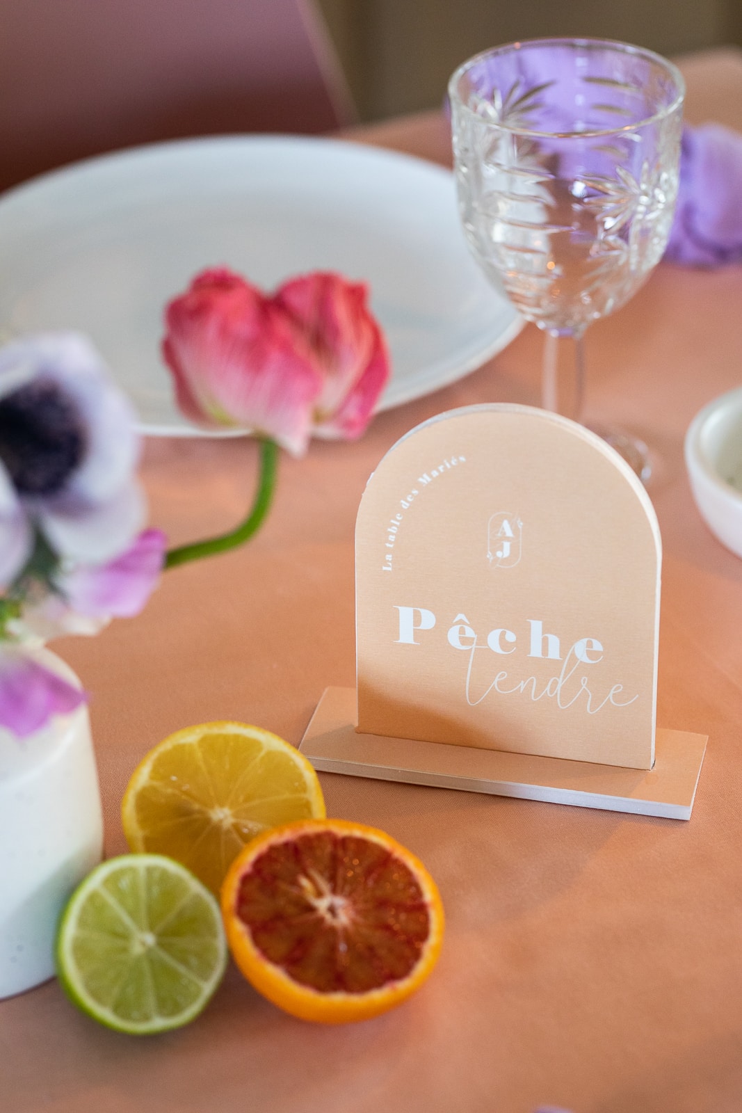 déco de table mariage coloré - fleurs et fruits - décorateur mariage paris