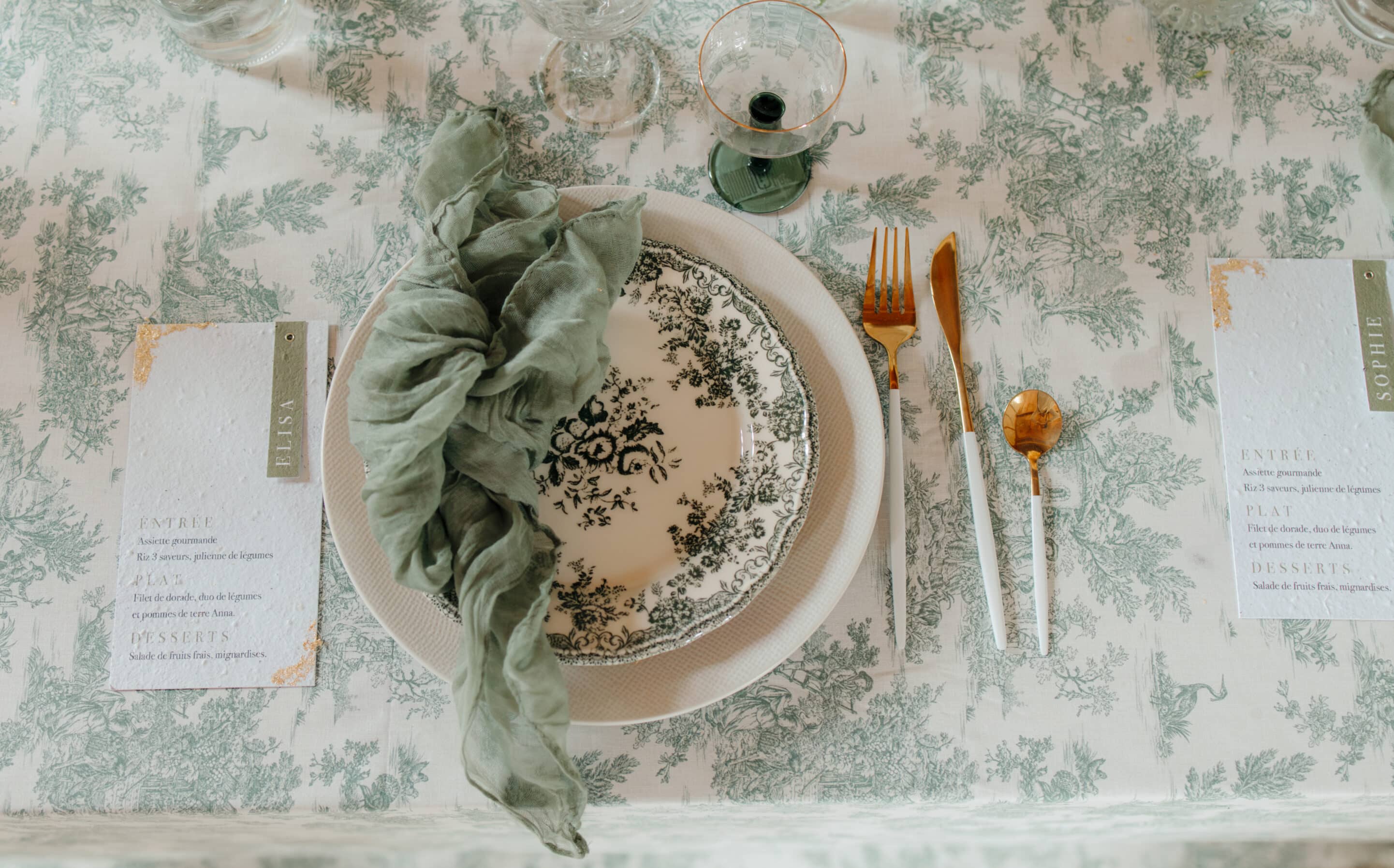décoration table d'honneur- mariage élégant thème vert sauge